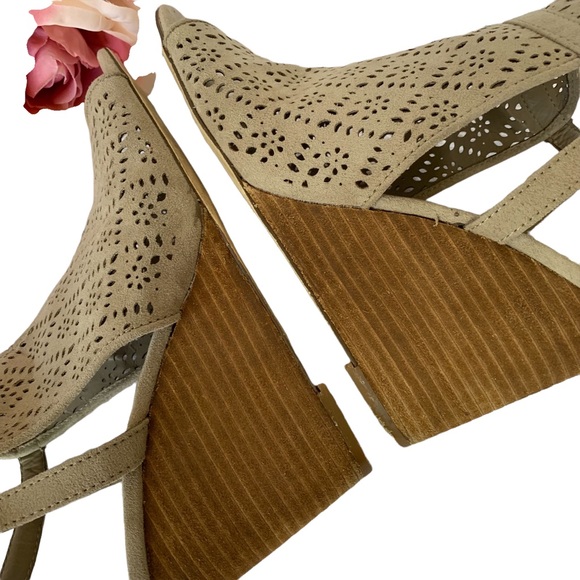 CARLOS SANTANA GABRIELLE NUDE WEDGE - Picture 2 of 10